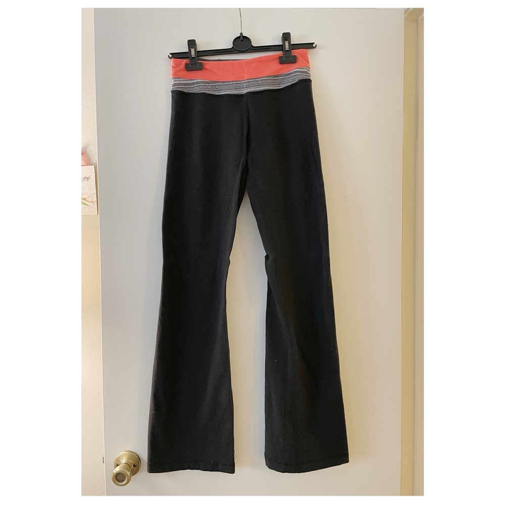 Lululemon “vintage” yoga pants black coral grey size 4 bootcut